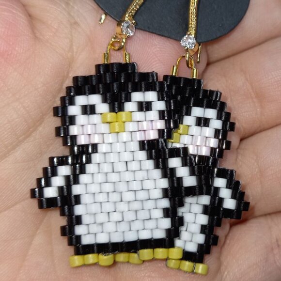 ❄️🐧 Adorable Beaded Penguin Earrings 🐧❄️ 18K Gold Plated Hooks - Picture 2 of 7
